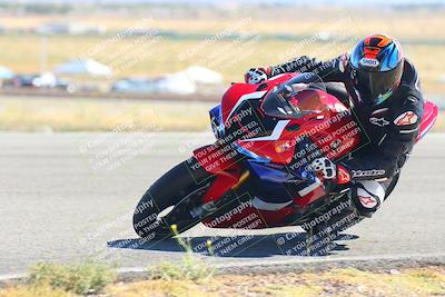 media/Oct-15-2023-TrackXperience (Sun) [[85198ff50b]]/Group 3/session 4 turn 3/